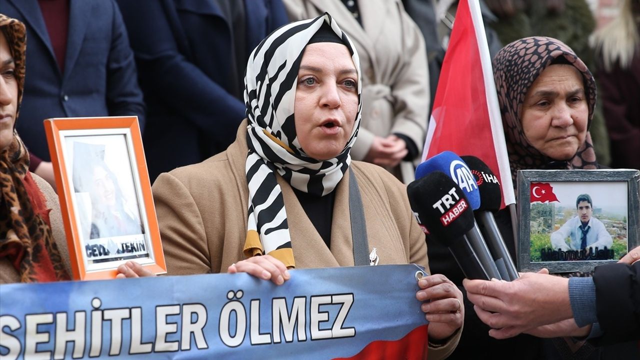 Hizmet-İş Sendikası Diyarbakır Annelerine Destek Ziyaretinde Bulundu
