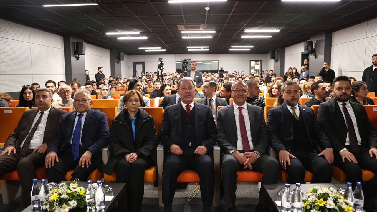 Hulusi Akar, Terörle Mücadelede Kararlılık Vurgusu Yaptı