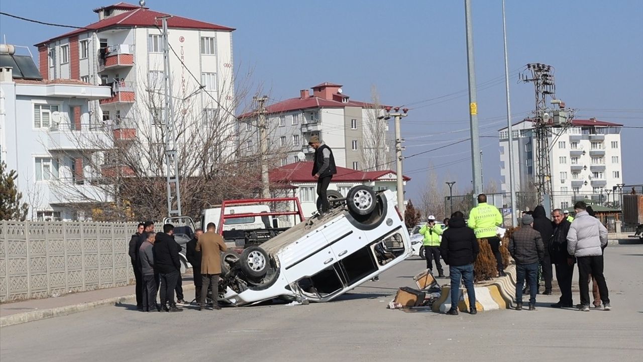 Iğdır'da Araç Devrildi: 2 Yaralı