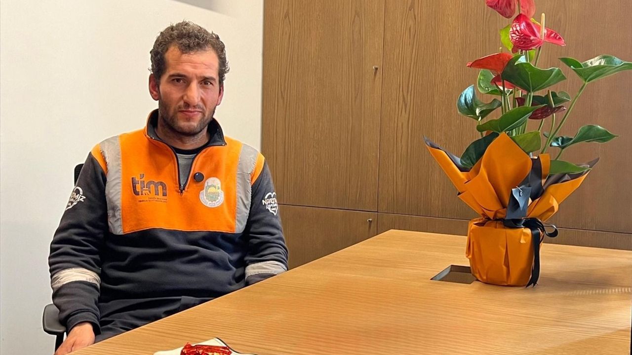 İnegöl'de Temizlik Elemanından Örnek Davranış