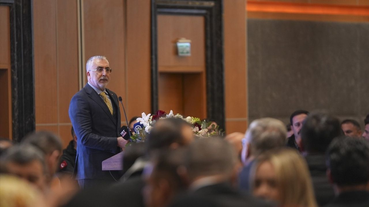İran İslam Devrimi'nin 46. Yıl Dönümü Kutlandı