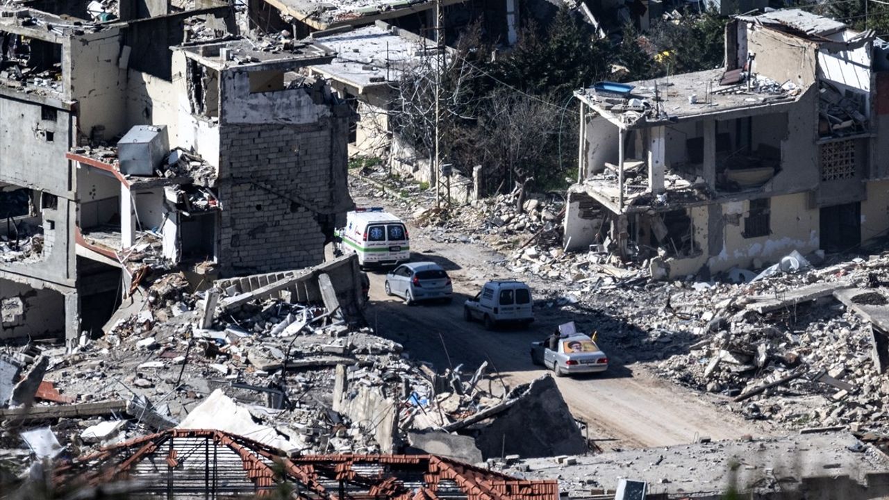 İsrail Ordusu Lübnan'ın Güneyindeki Çekilme İşlemlerini Sürdürüyor