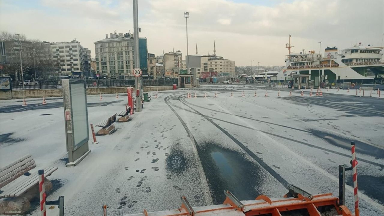 İstanbul'da Beş Gün Süren Kar Yağışı: AKOM'dan Açıklama