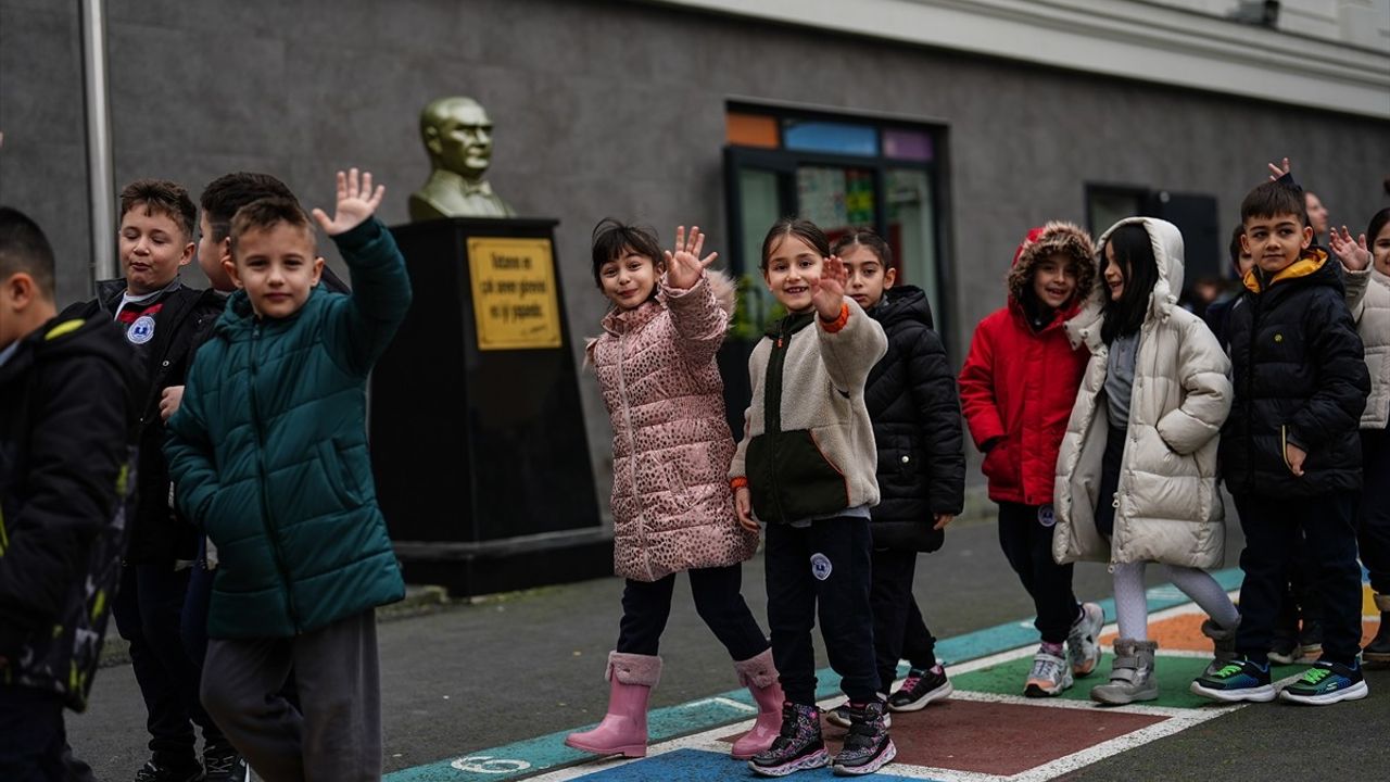 İstanbul'da Öğrenciler Yarıyıl Tatili Sonrası Ders Başına Geçti