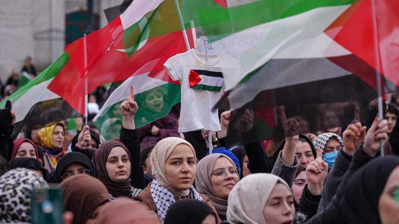 İstanbul'da Trump'ın Filistin Planlarına Karşı Protesto