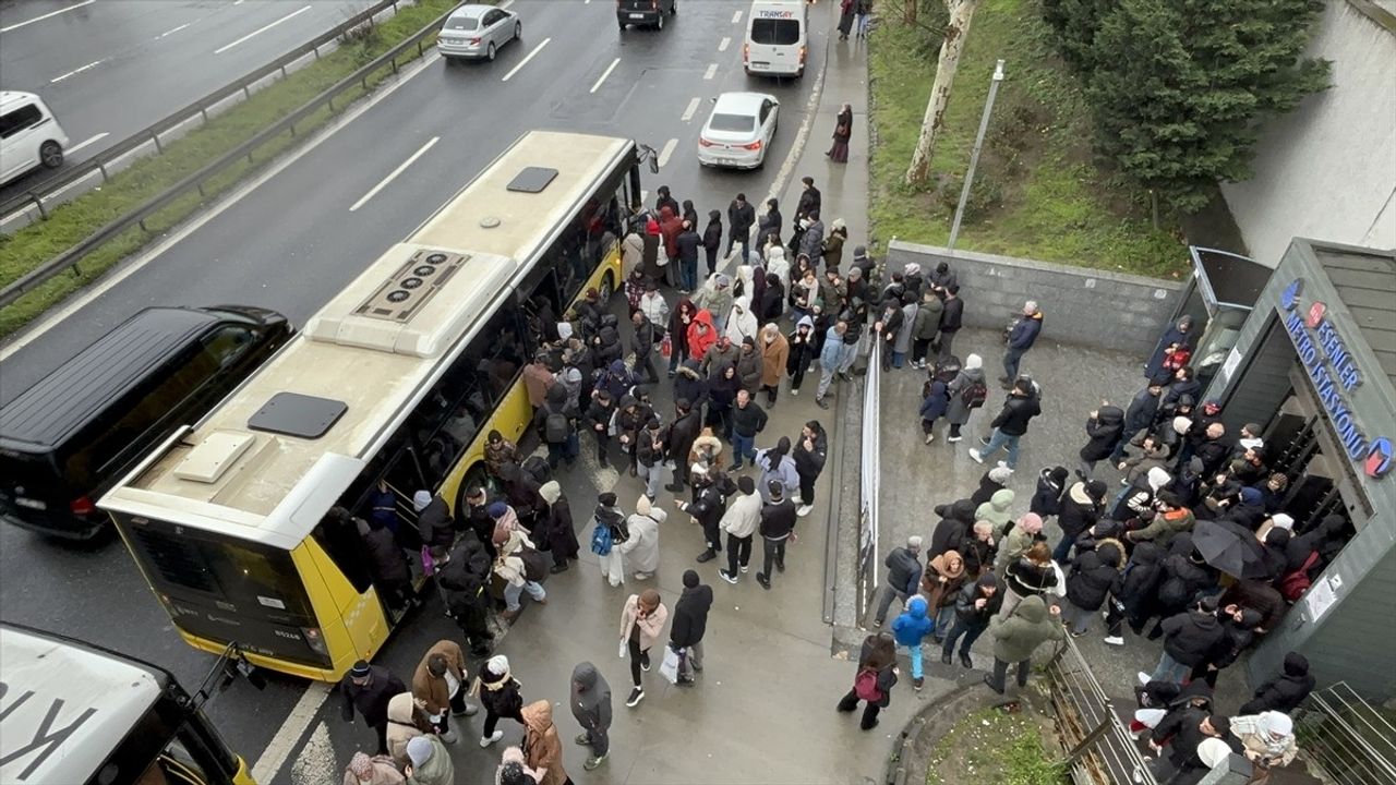 İstanbul'daki Metro Çalışmaları Yolcuları Mağdur Ediyor