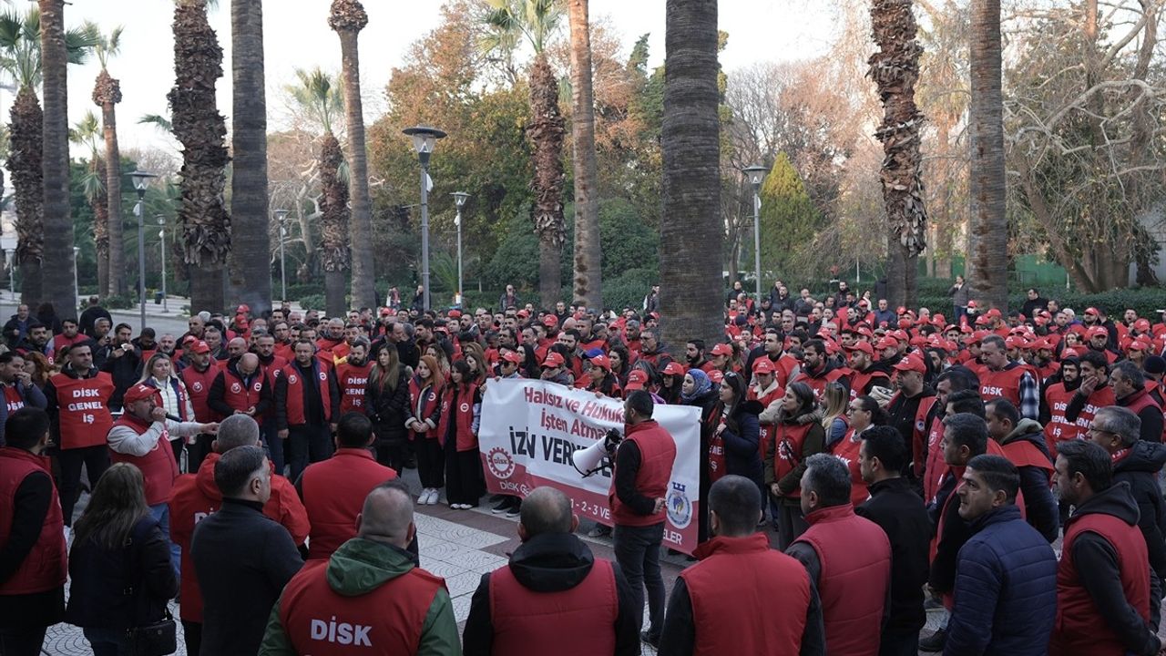 İzmir Büyükşehir Belediyesi'nde İşçi Eylemleri Devam Ediyor