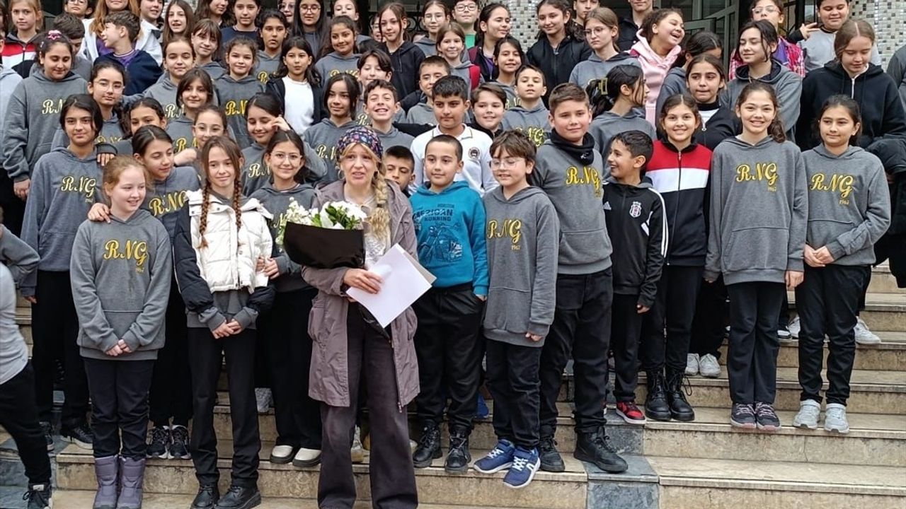 İzmir'de Kanser Tedavisi Gören Öğretmene Duygusal Veda