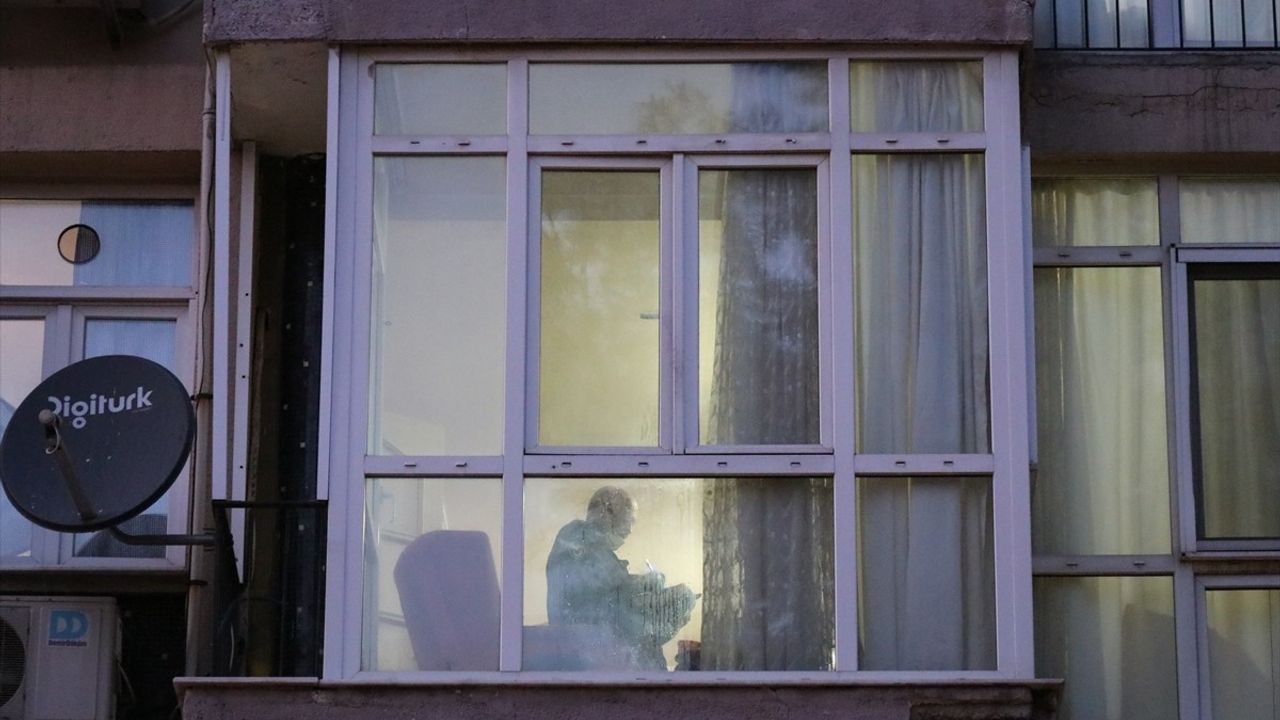 İzmir'de Silahlı Yaralama Olayında Zanlı Tutuklandı