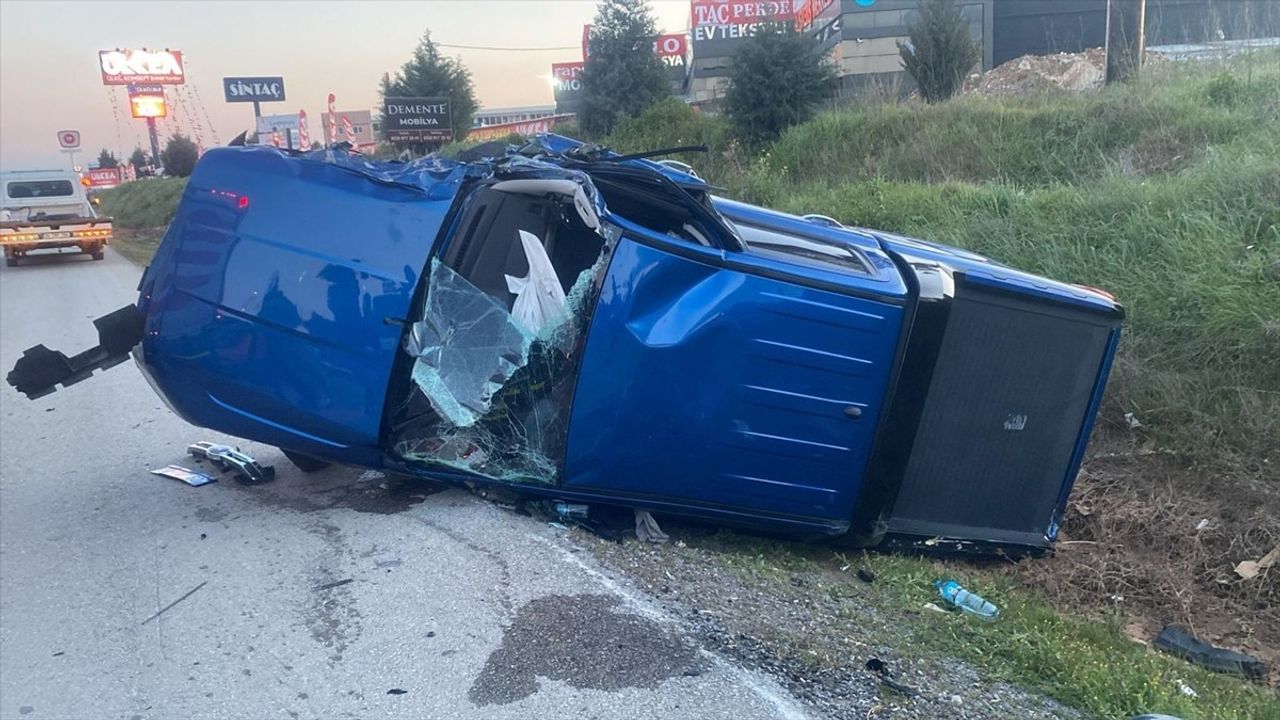 İzmir'de Trafik Kazası: 1 Ölü, 1 Ağır Yaralı