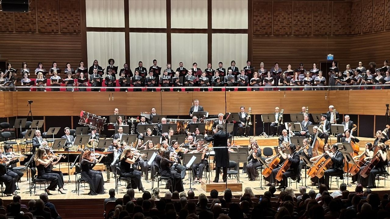 İzmir Devlet Senfoni Orkestrası'ndan Sezen Aksu'ya Özel Konser