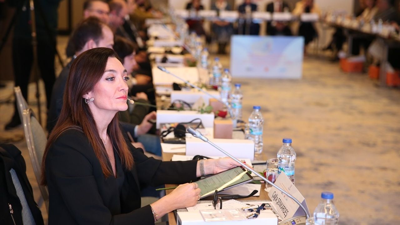 Kadınların Siyasete Katılımı Güçleniyor