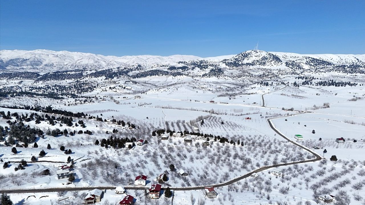 Kahramanmaraş'ta Merk Göleti Buzla Kaplandı