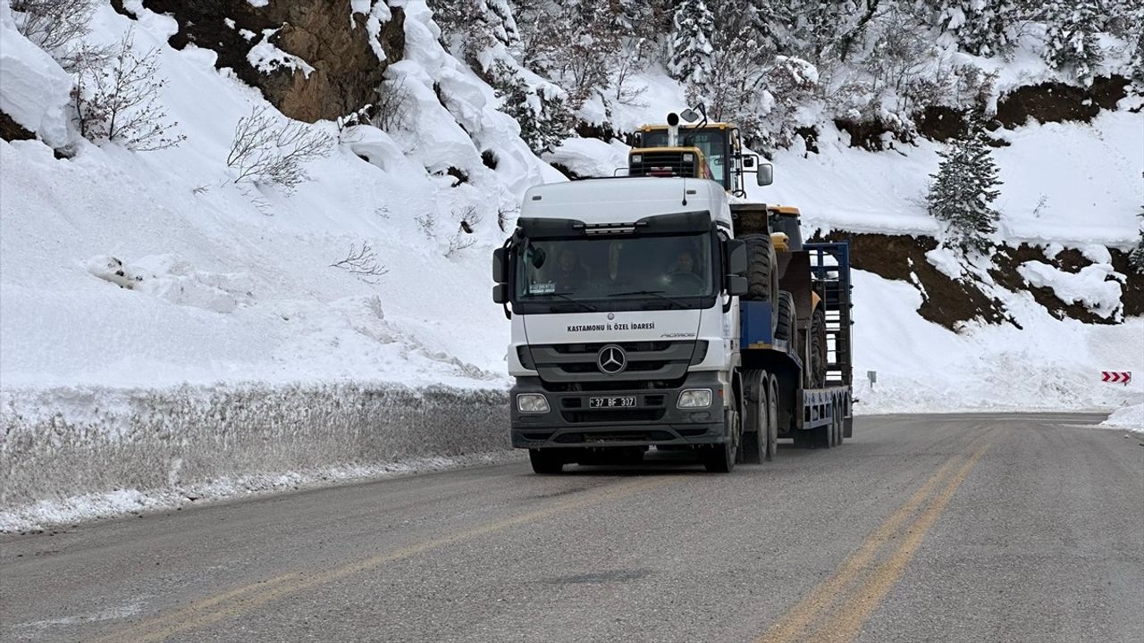 Kar Yüzünden Ulaşımda Sorunlar: 364 Yerleşim Yeri Kapalı