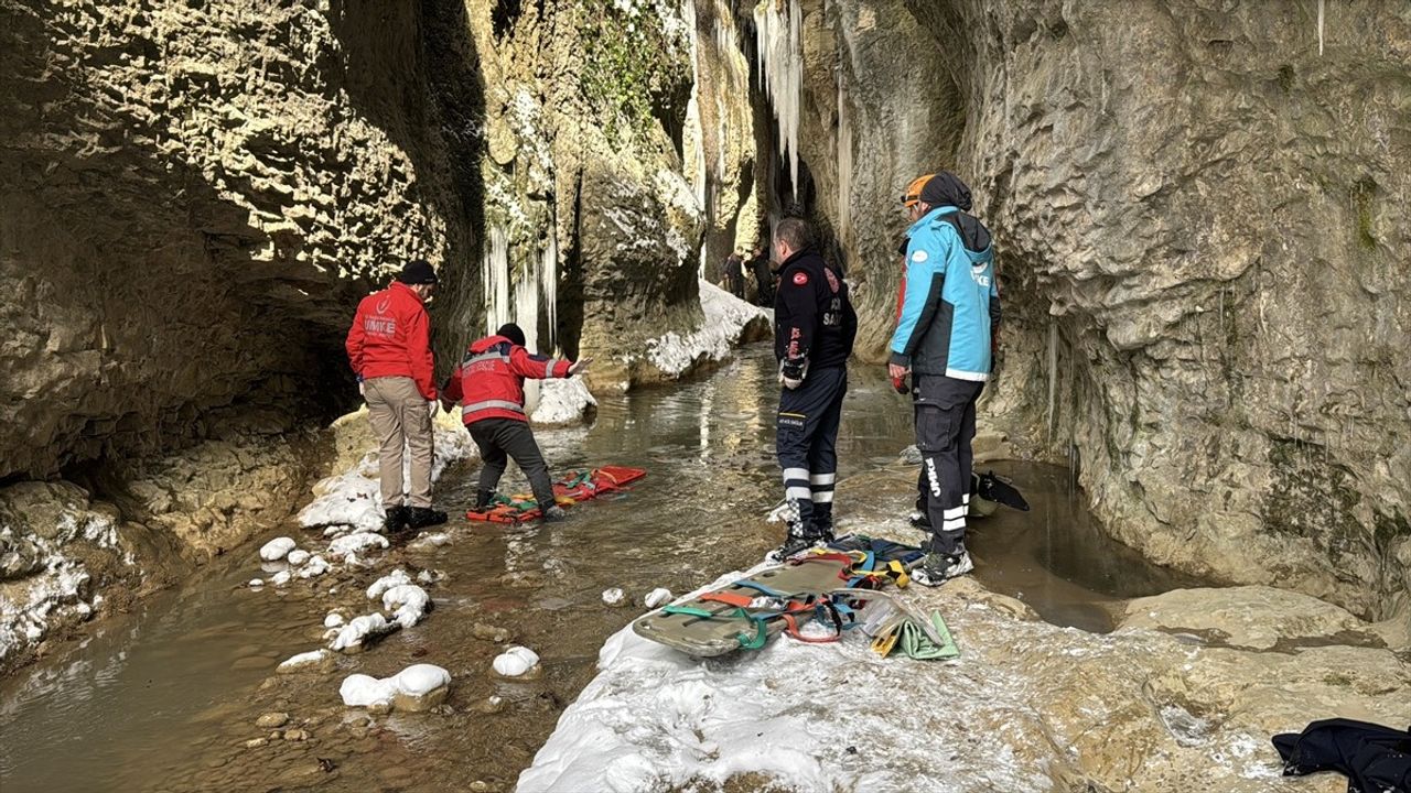 Karabük'te Kanyon Kazası: 3 Yaralı