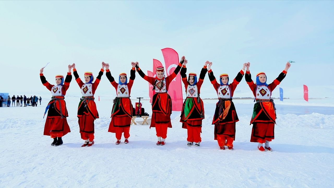 Kars'ta İlk Çıldır Gölü Buz Şenliği Coşkusu