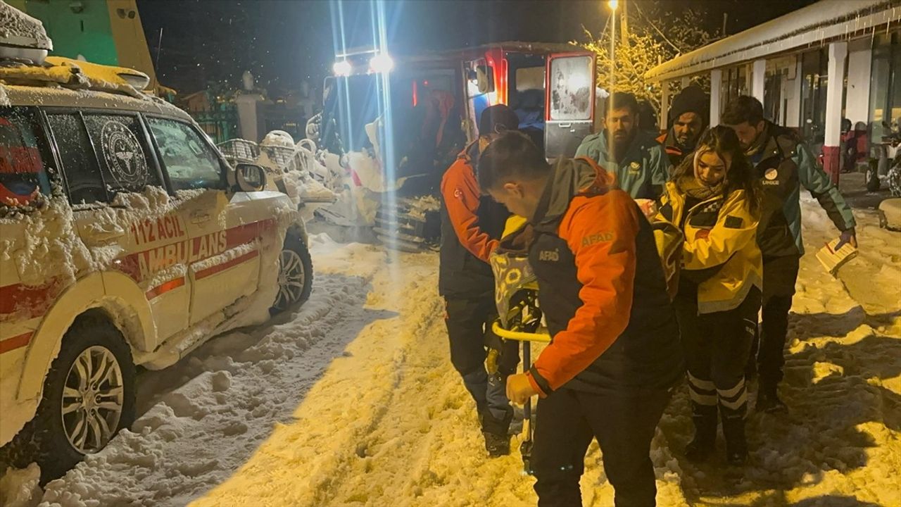 Kastamonu'da Kar Nedeniyle Mahsur Kalan Hastalar Kurtarıldı