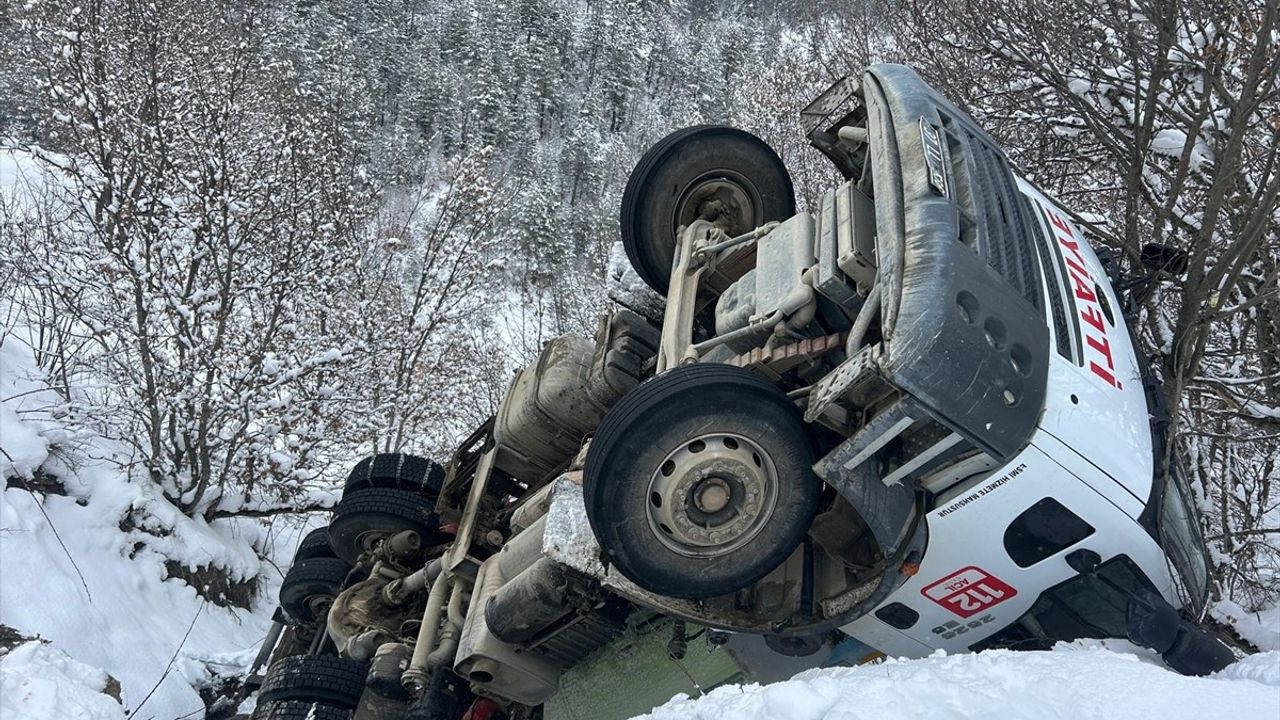 Kastamonu'da Yangın Felaketi: İki Ev ve Traktör Yandı