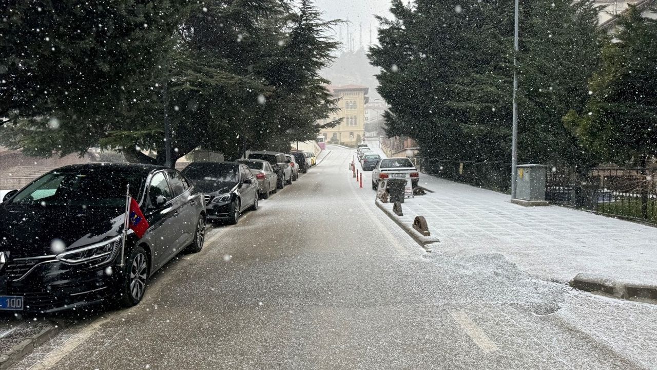 Kastamonu'da Yoğun Kar Yağışı Ulaşımı Olumsuz Etkiliyor