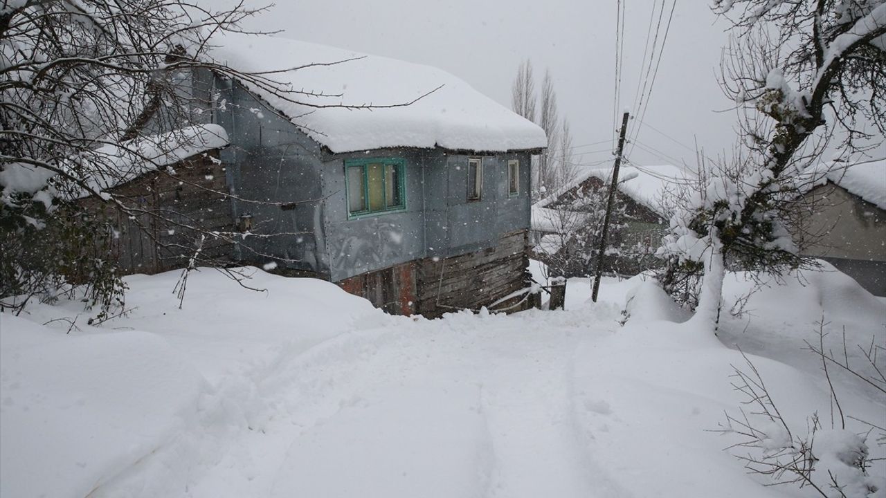 Kastamonu Yüksek Kesimlerinde Kar Kalınlığı 60 Santimetreyi Aştı