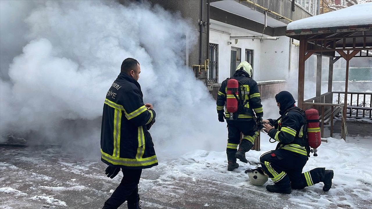 Kayseri'de Devriye Gezen Polis Ekipleri Yangını Önledi