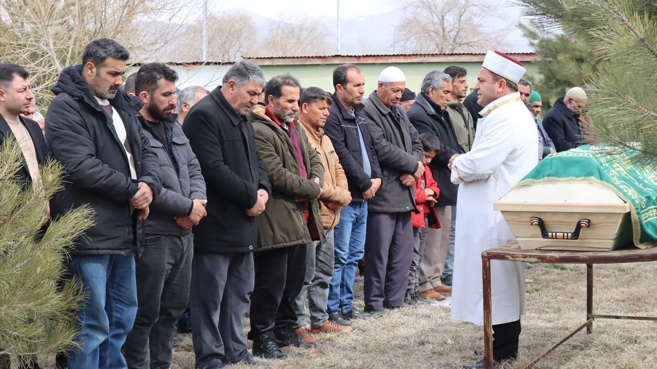 Kayseri'de Eski Eşi Tarafından Öldürülen Kadın Kahramanmaraş'ta Defnedildi