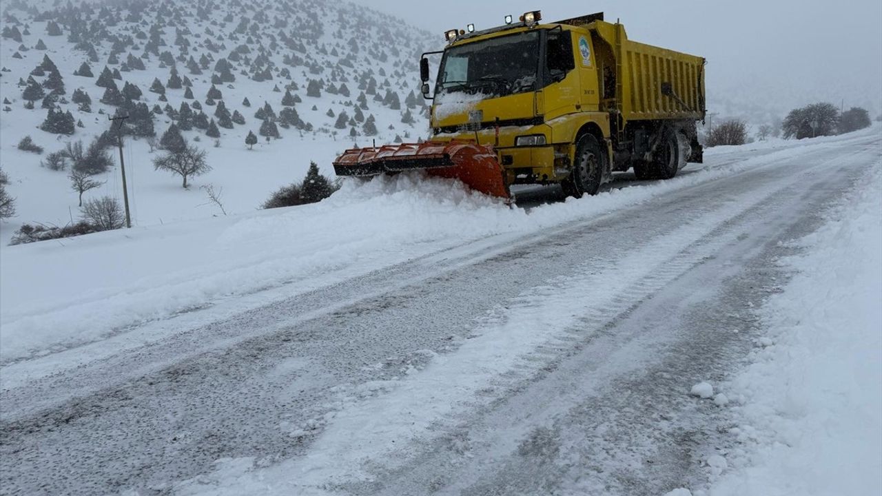 Kayseri'de Kar Sebebiyle 22 Kırsal Mahalle Yolu Kapandı