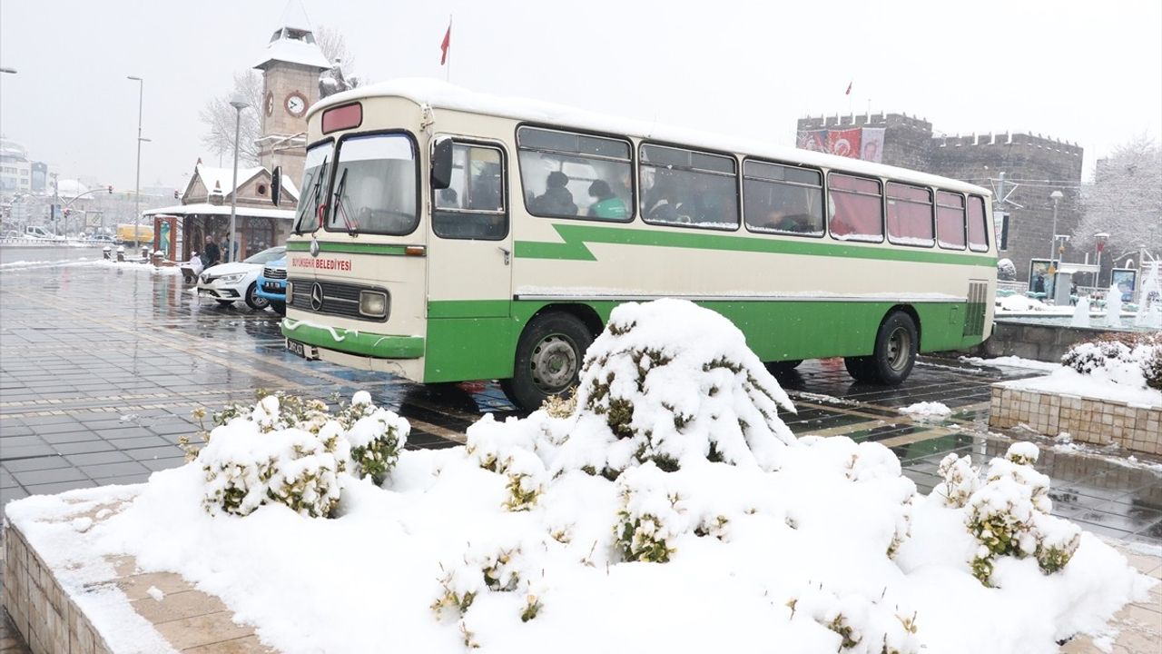 Kayseri'de Kar Yağışı Etkisini Gösteriyor