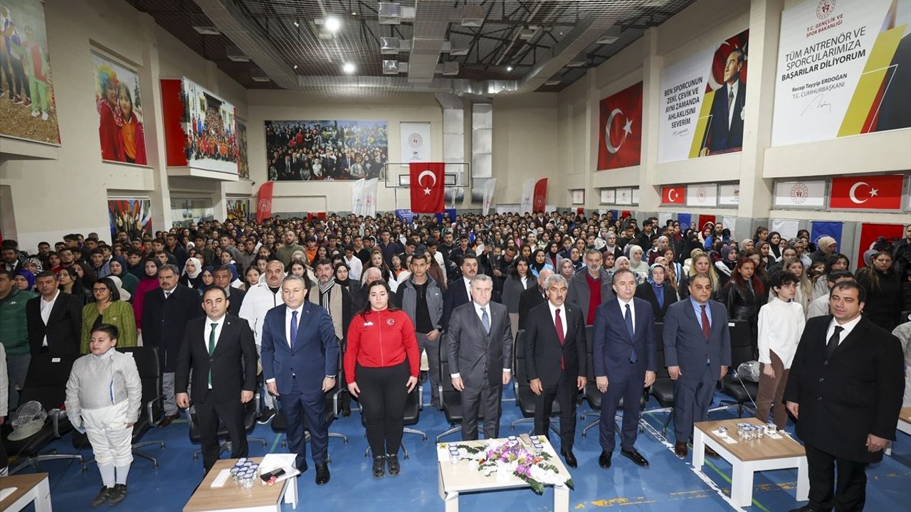 Kilis'te Deprem Yıl Dönümünde Gençlik Buluşması