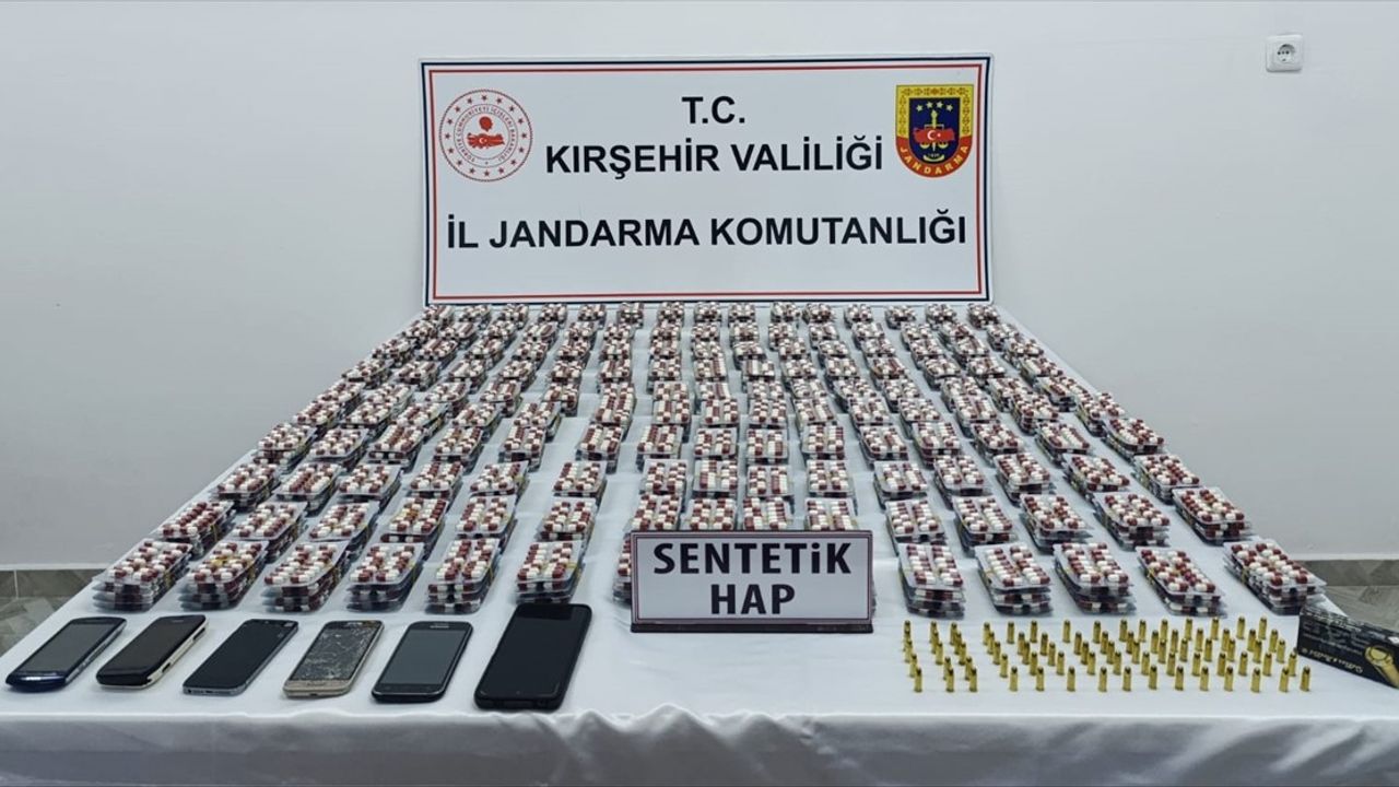 Kırşehir'de Uyuşturucu Operasyonu: 8 Bin 330 Sentetik Hap Ele Geçirildi