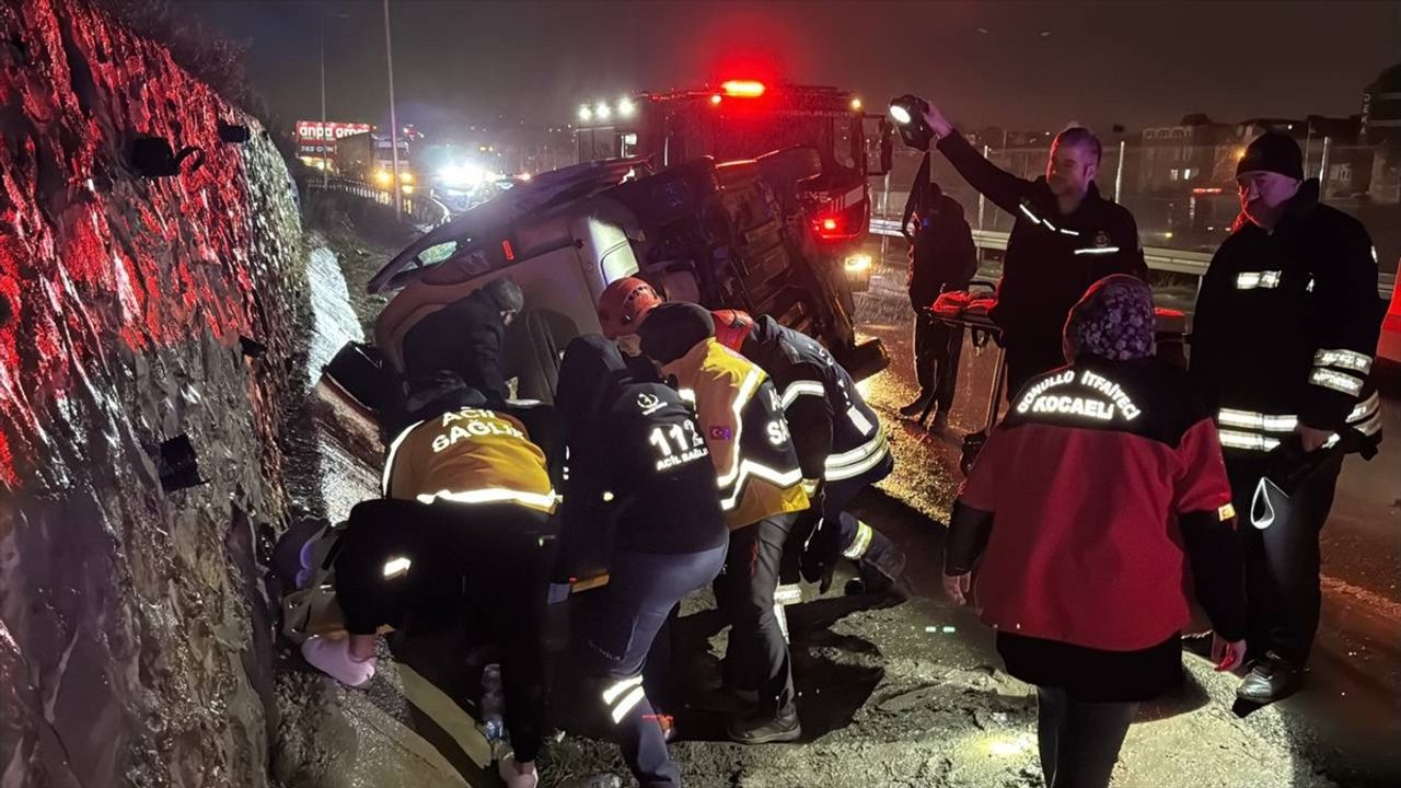 Kocaeli'de Trafik Kazası: 5 Yaralı