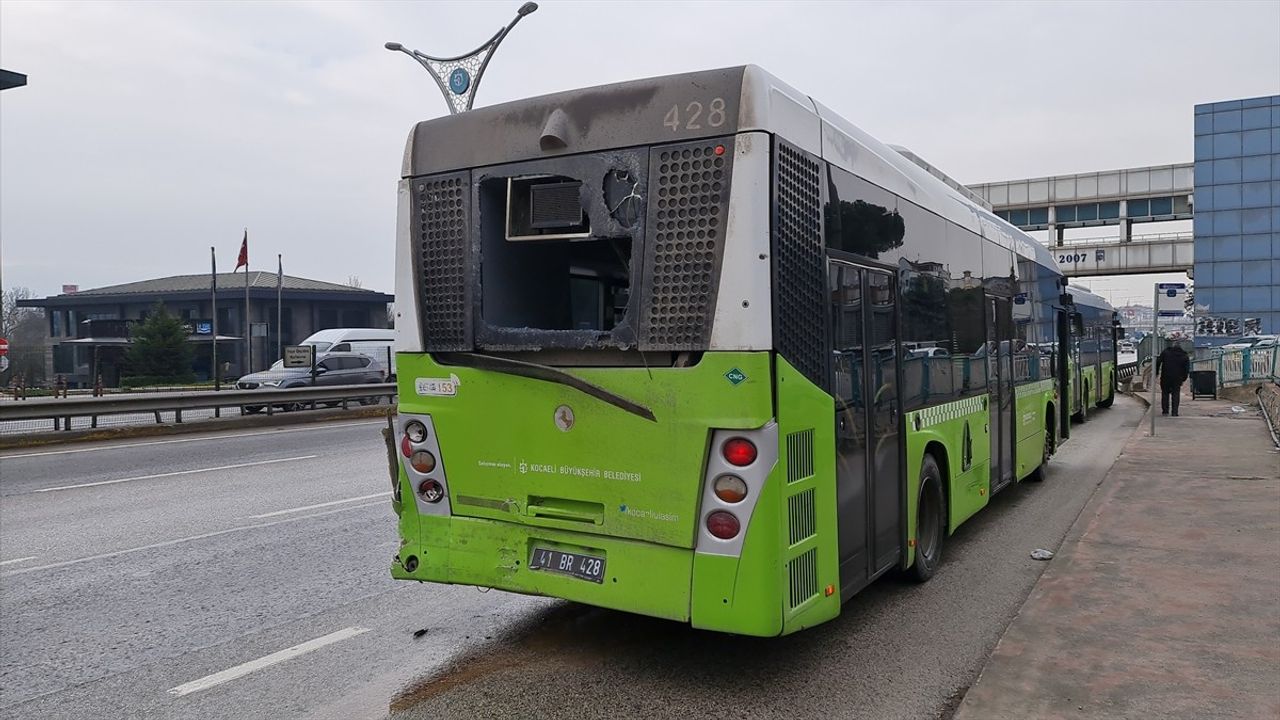 Kocaeli'de Yolcu, Fenalaşan Sürücüyü Durdurdu