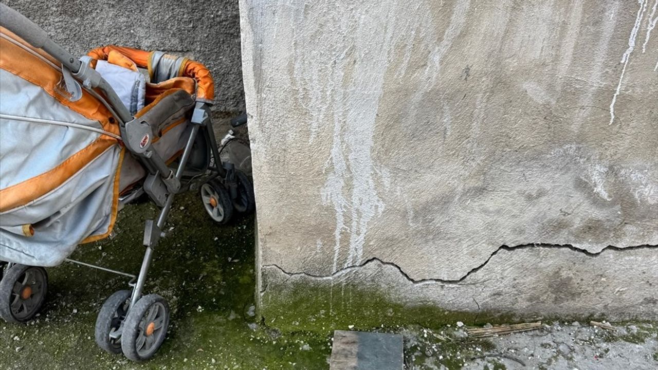 Konya'da Yıkılma Tehlikesi Nedeniyle İki Bina Boşaltıldı