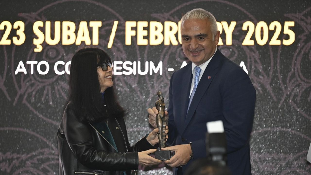 Kültür ve Turizm Bakanı Ersoy'dan ArtAnkara 11 Açılışında Önemli Mesajlar