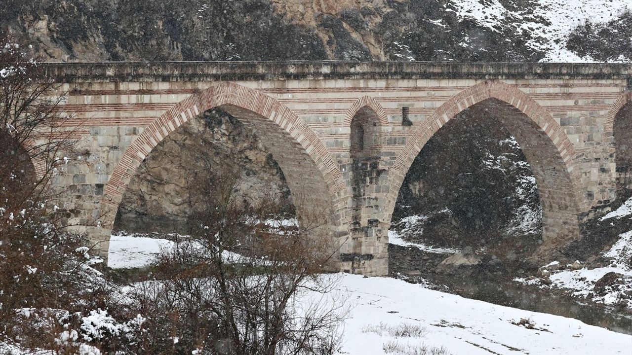 Kurt Köprü'nün Karla Buluşması Hava Görüntüleriyle Belgelendi