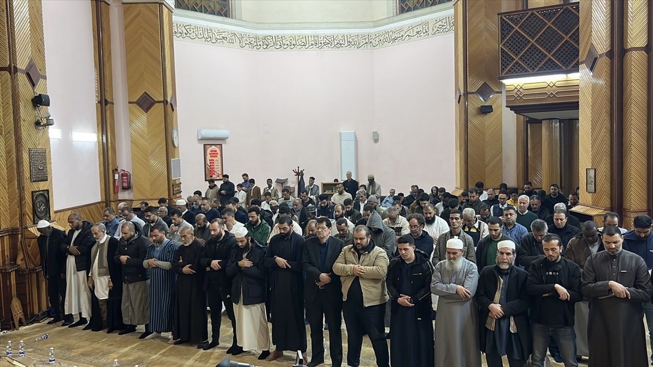 Libya'da Ramazan Coşkusu: Müslümanlar Teravih Namazında Buluştu