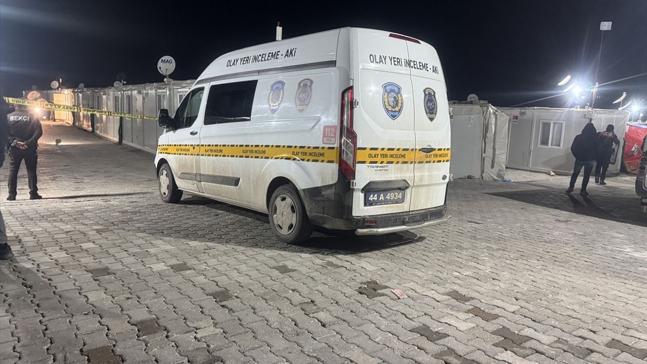 Malatya'da Hırsızlık Şüphelisi Polise Bıçakla Saldırdı