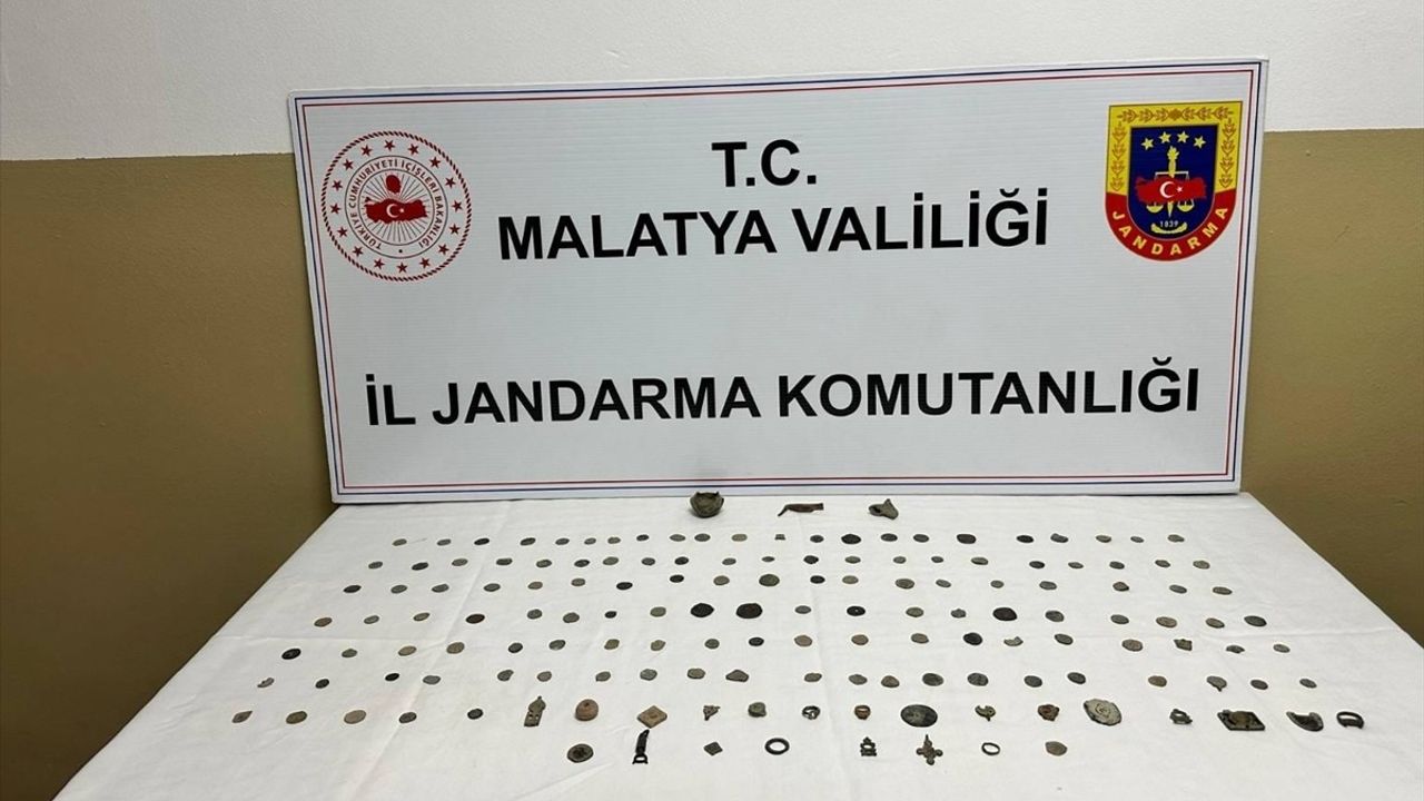 Malatya'da Tarihi Eser Operasyonu: 131 Sikke ve 23 Obje Ele Geçirildi