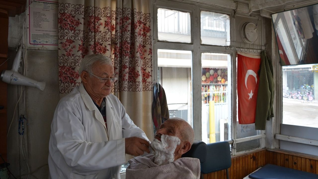 Manisa'da Berberlik Mesleğine Adanmış Bir Hayat