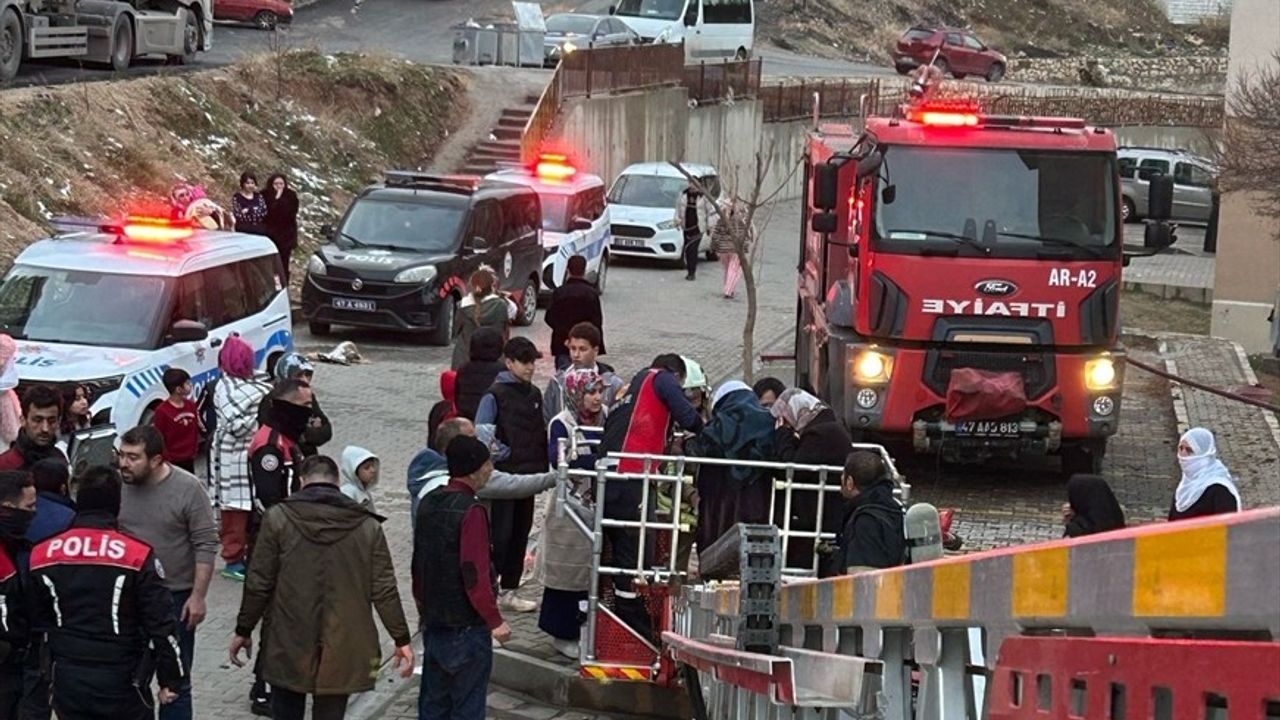 Mardin'deki Apartman Yangınında 5 Kişi Dumandan Etkilendi