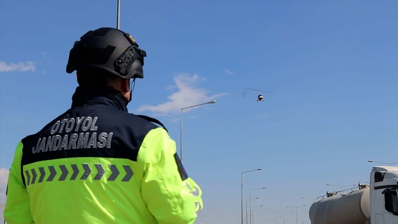 Mersin'de Cayrokopter ile Trafik Denetimi: 26 Sürücüye Cezalar