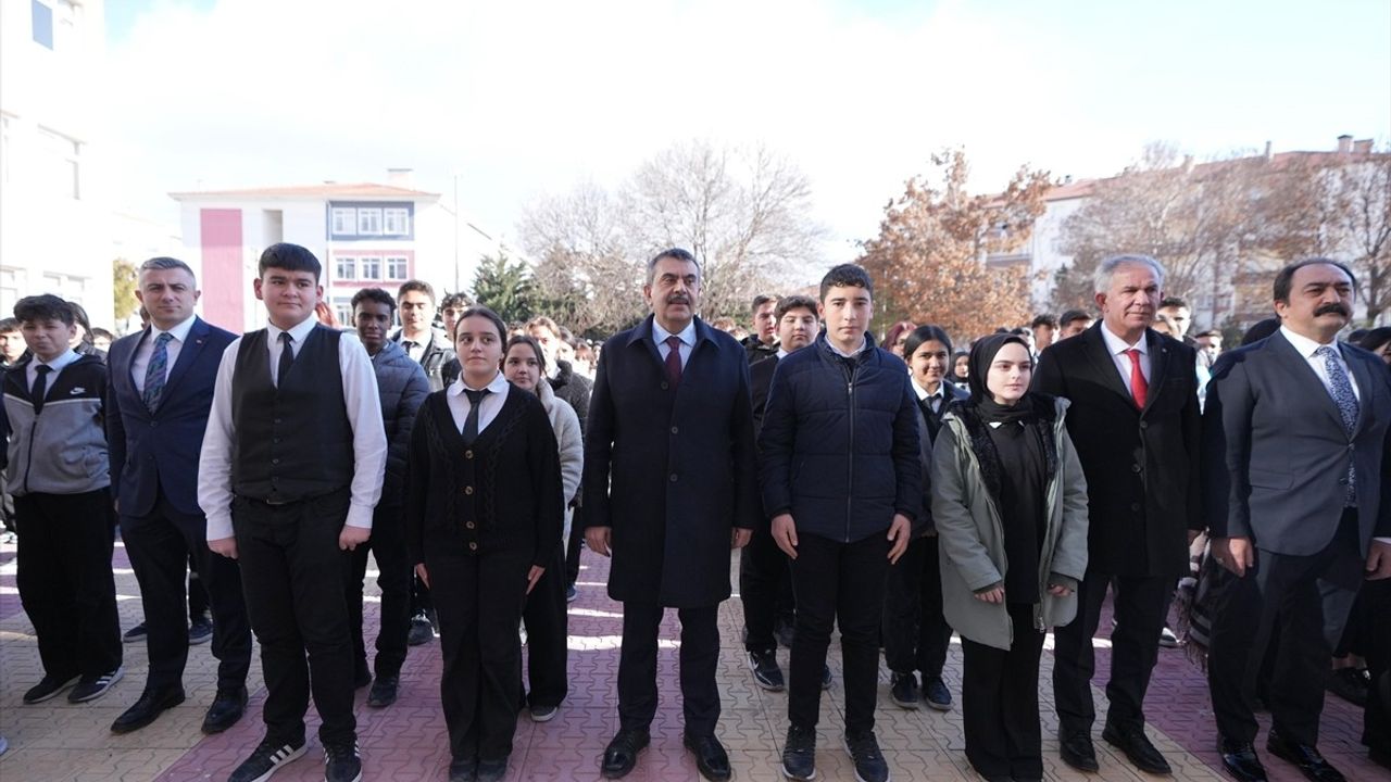 Milli Eğitim Bakanı Yusuf Tekin, Aksaray'daki Bayrak Törenine Katıldı