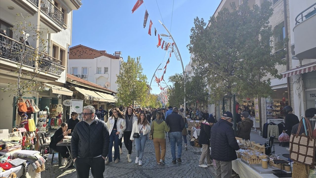 Muğla'da 6. Datça Badem Çiçeği Festivali Coşkuyla Başladı