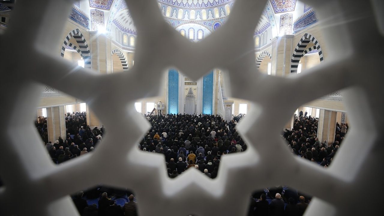 Muş'ta İmam-ı Şafii Cami İbadete Açıldı