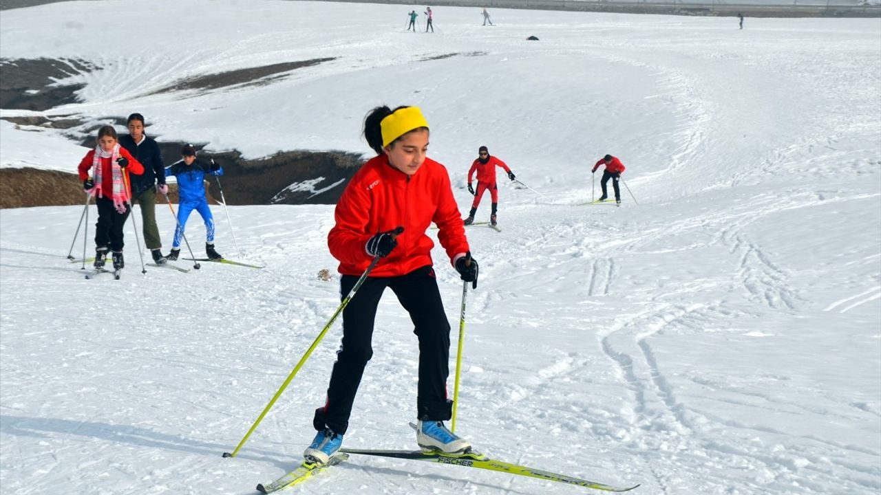 Muş'taki Kayakçılar Hakkari Yarışlarına Hazırlanıyor