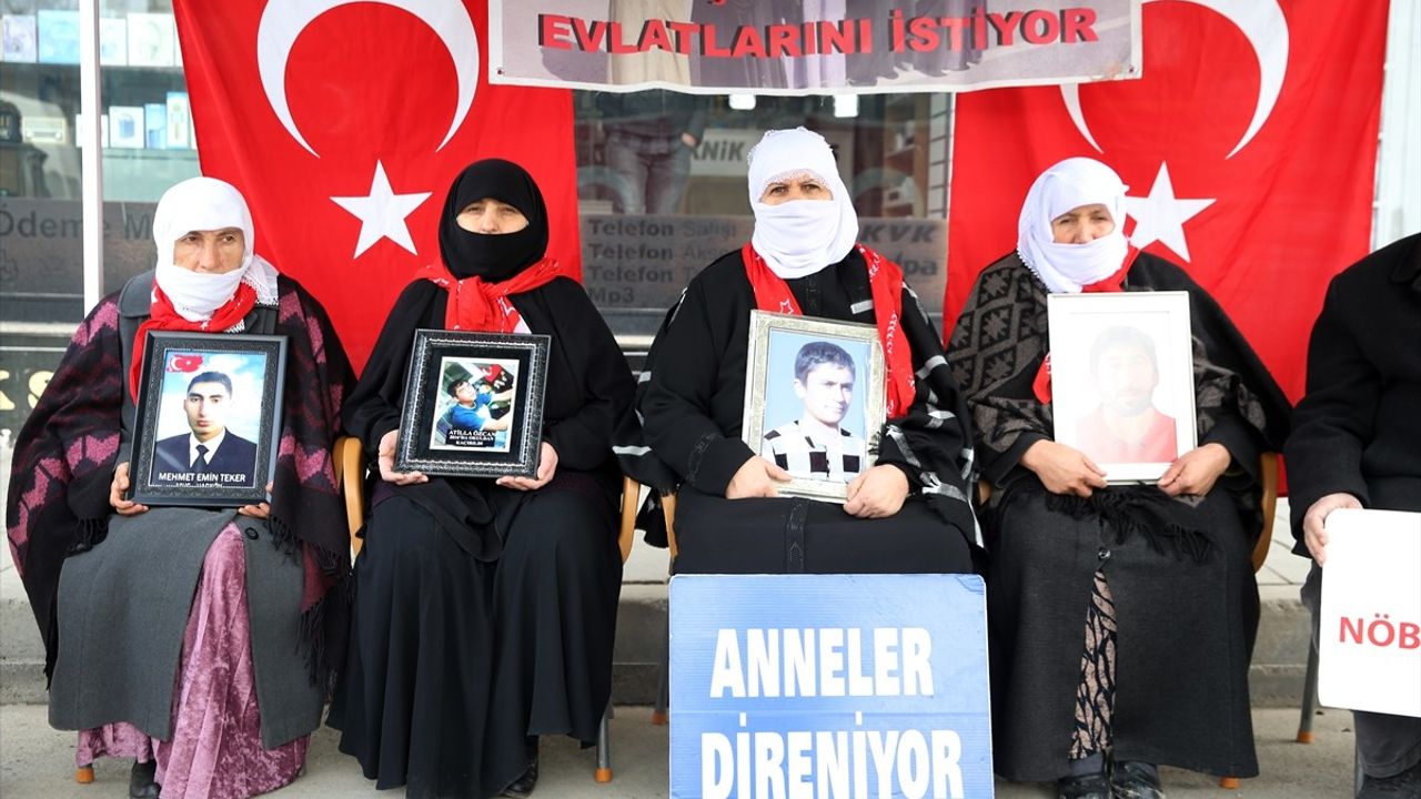 Muşlu Ailelerin 'Evlat Nöbeti' Devam Ediyor