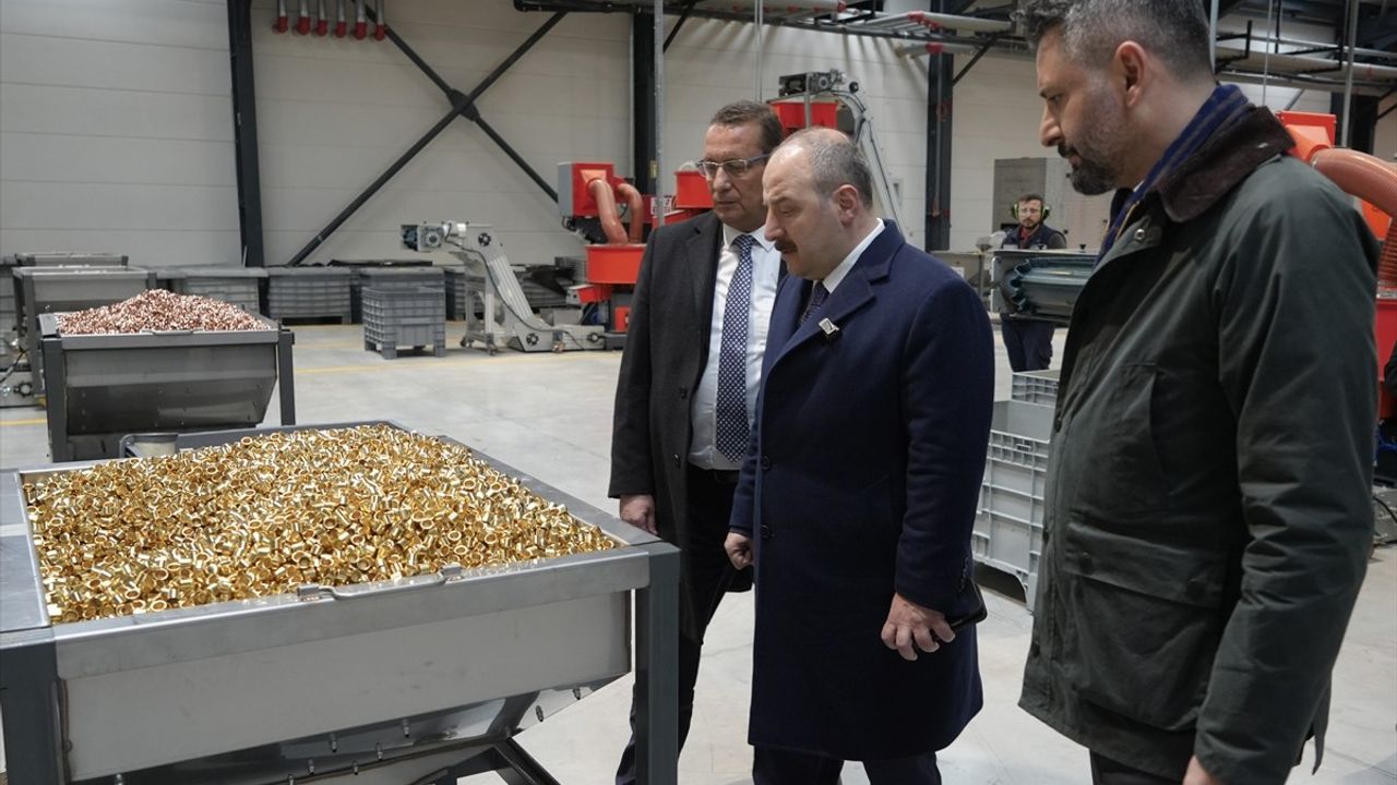 Mustafa Varank, TMA Savunma Fişek Fabrikası'nı İnceledi