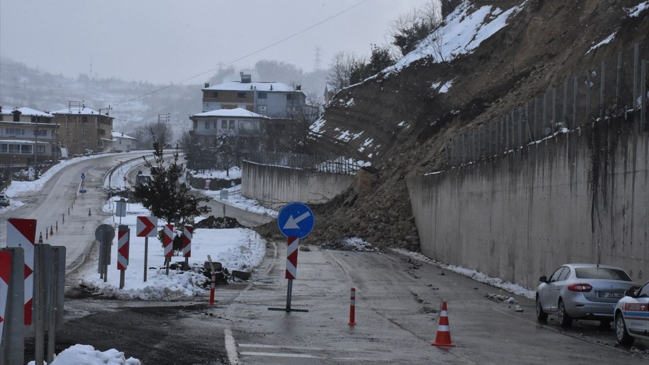 Ordu-Ulubey Kara Yolunda Heyelan: Ulaşım Kesildi