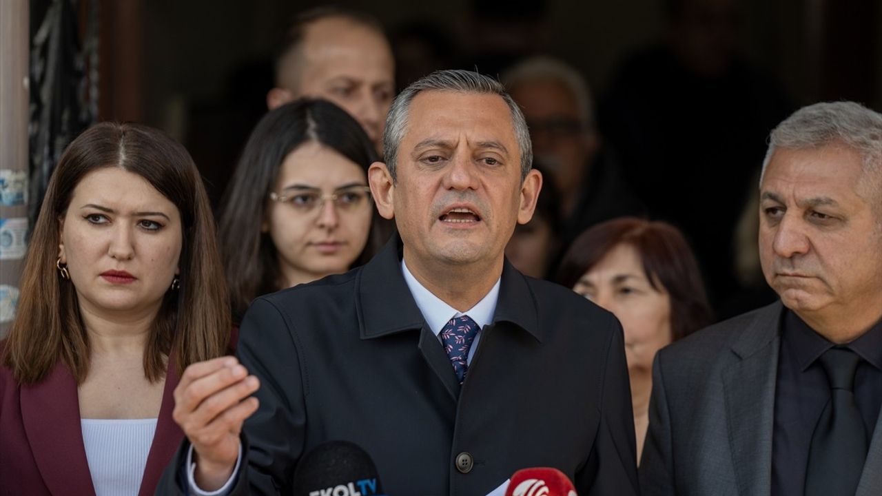 Özgür Özel, EMEP Genel Başkanı Seyit Arslan ile Ortak Vizyon Paylaşımında Bulundu