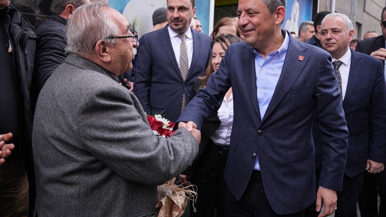 Özgür Özel Salihli'de Yerel Seçim Hazırlıkları Hakkında Bilgilendirdi